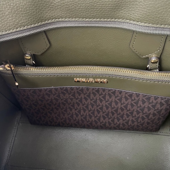 Michael Kors Kimberly 3 in 1 Crossbody Tote - Picture 2 of 16